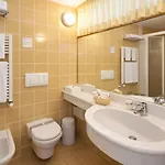 Lido Lakefront Szálloda 3*