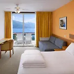 Lido Lakefront 3*