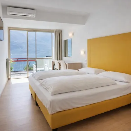 Lido Lakefront Hotel