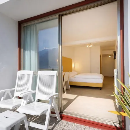Lido Lakefront Hotel 3*