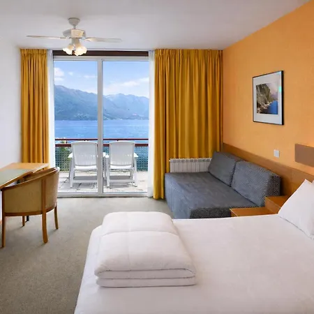 Lido Lakefront 3*