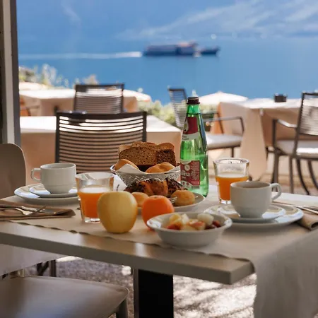 Lido Lakefront Hotel