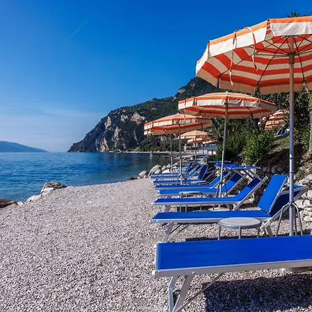 Lido Lakefront Hotel 3*