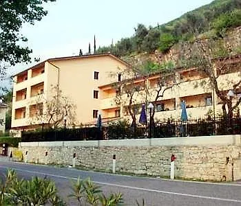 Lido Lakefront Hotel