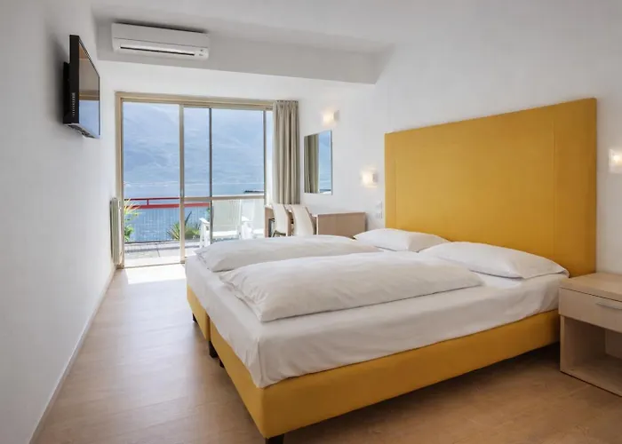 Lido Lakefront Hotel