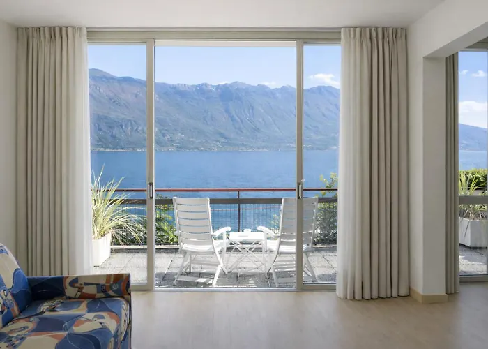 Lido Lakefront 3*