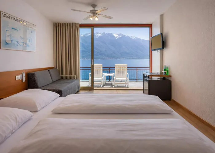 Lido Lakefront Hotel 3*