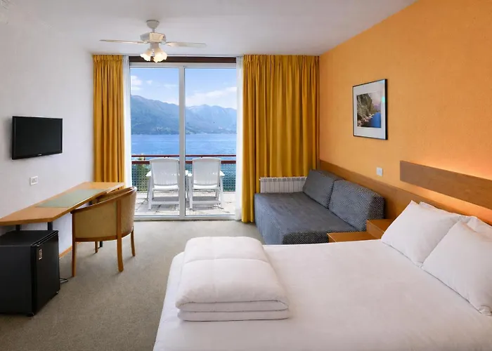 Lido Lakefront 3*