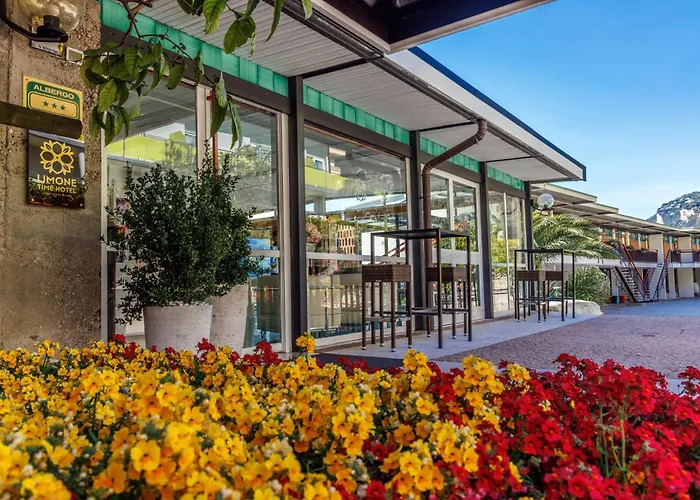Lido Lakefront 3*