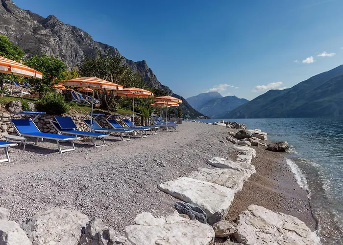 Lido Lakefront Hotel