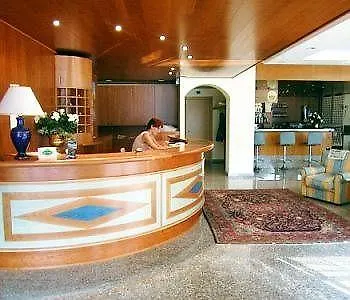 Hotel Lido Lakefront 3*