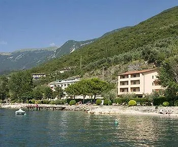 Lido Lakefront 3*