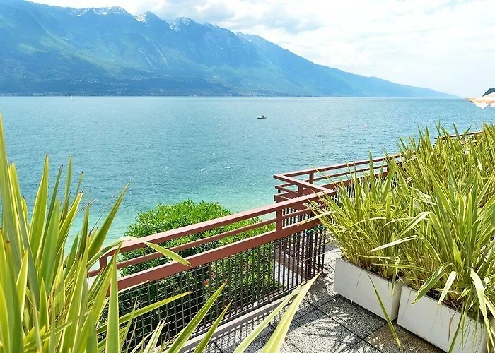Lido Lakefront Hotel 3*