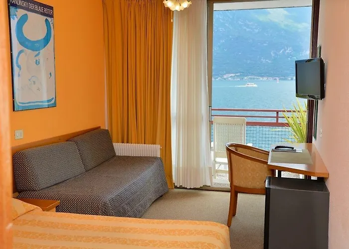Lido Lakefront Hotel 3*