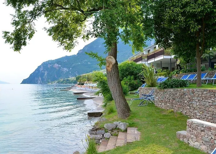 Lido Lakefront Hotel 3*