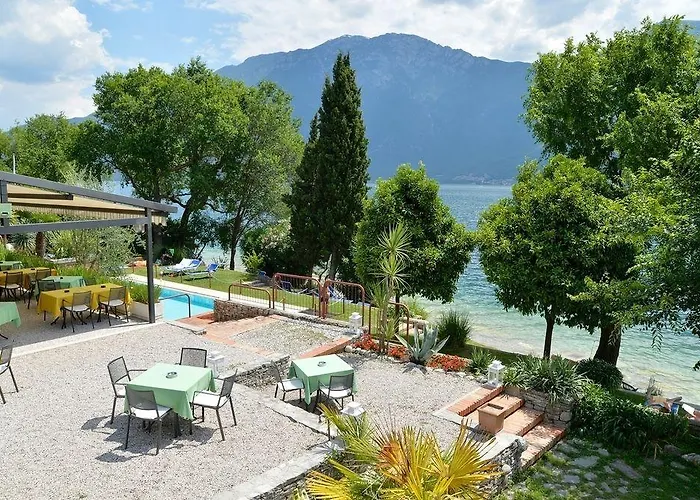 Lido Lakefront Hotel