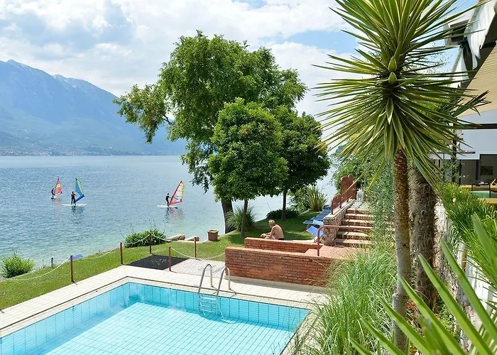 Lido Lakefront Hotel