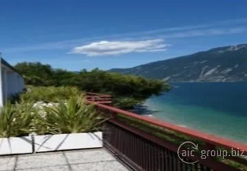 Lido Lakefront