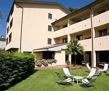 מלון Lido Lakefront 3*